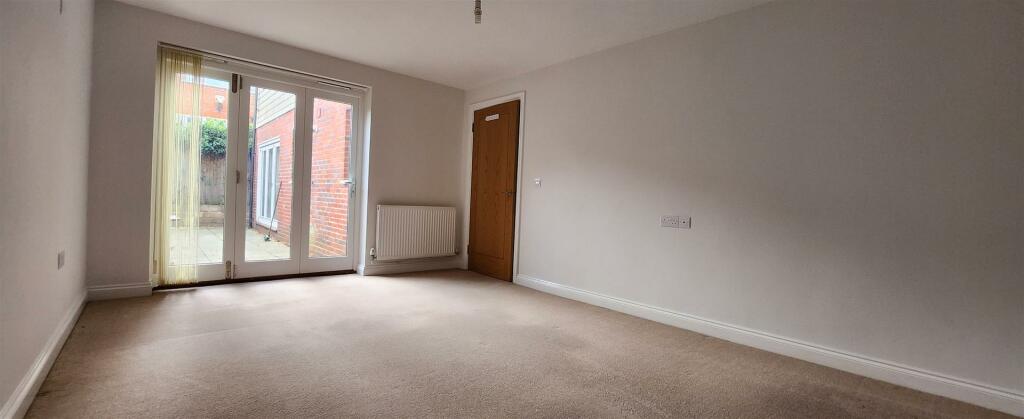 Master bedroom alt.jpg