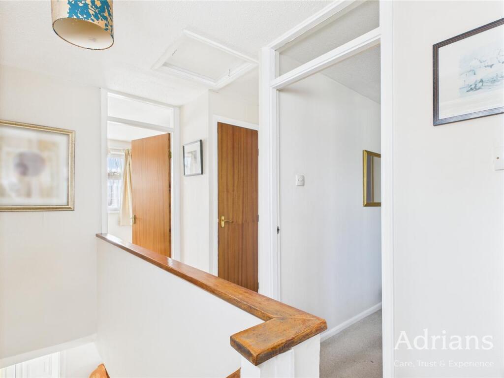 FIRST FLOOR LANDING