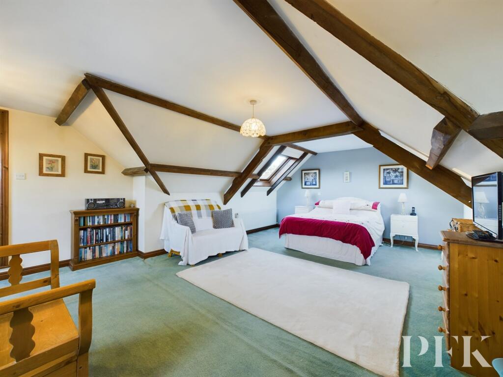 Bedroom 4 - master suite