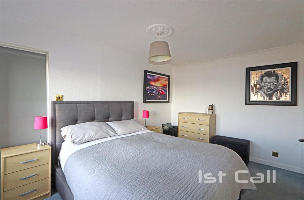 Bed1a.jpg