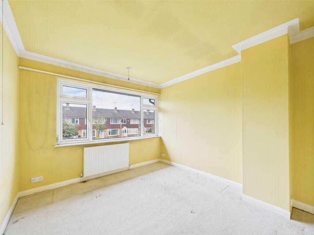 CAM01354G0-PR0502-STILL012