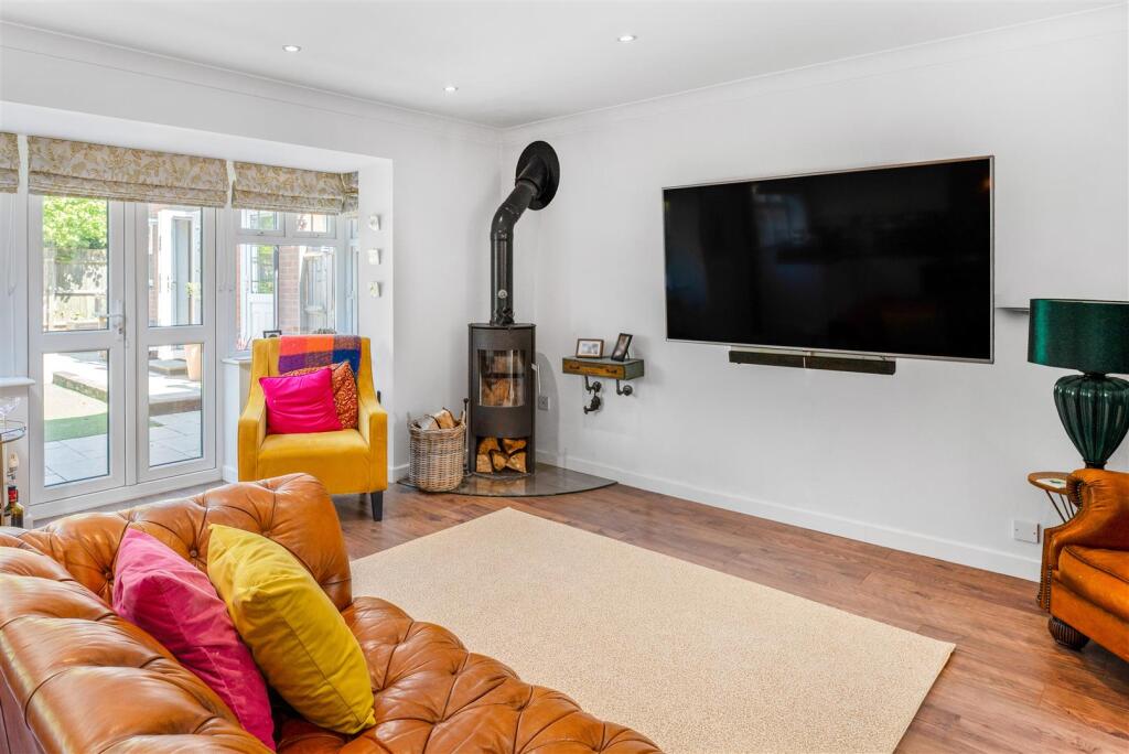 6 Griffin Close, Twyford-10 (Retouched).jpg