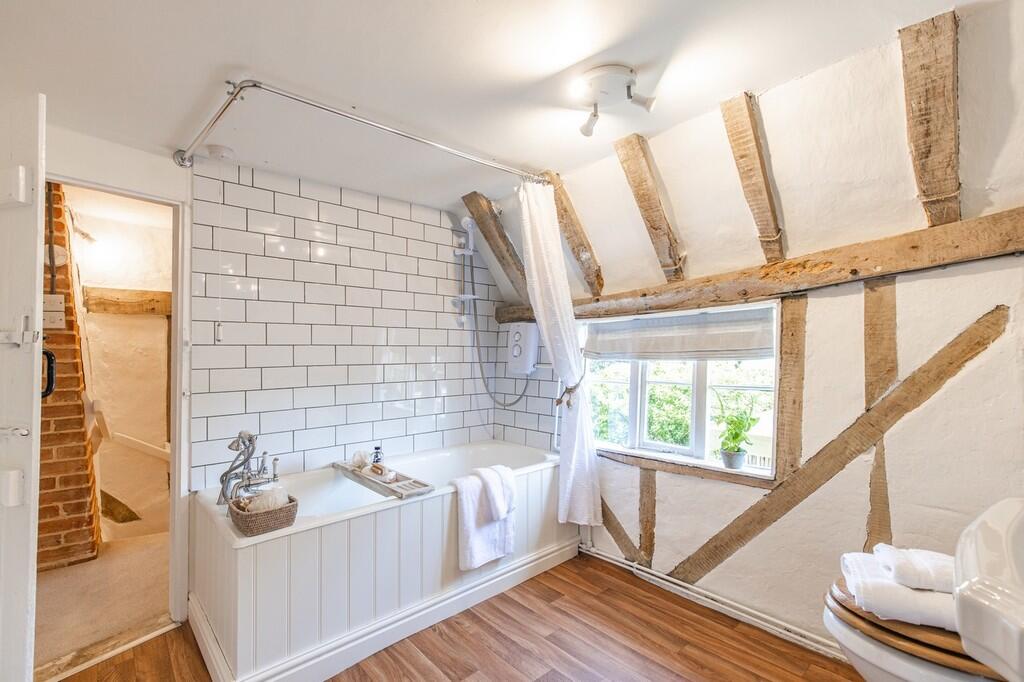 White Cottage Hou...