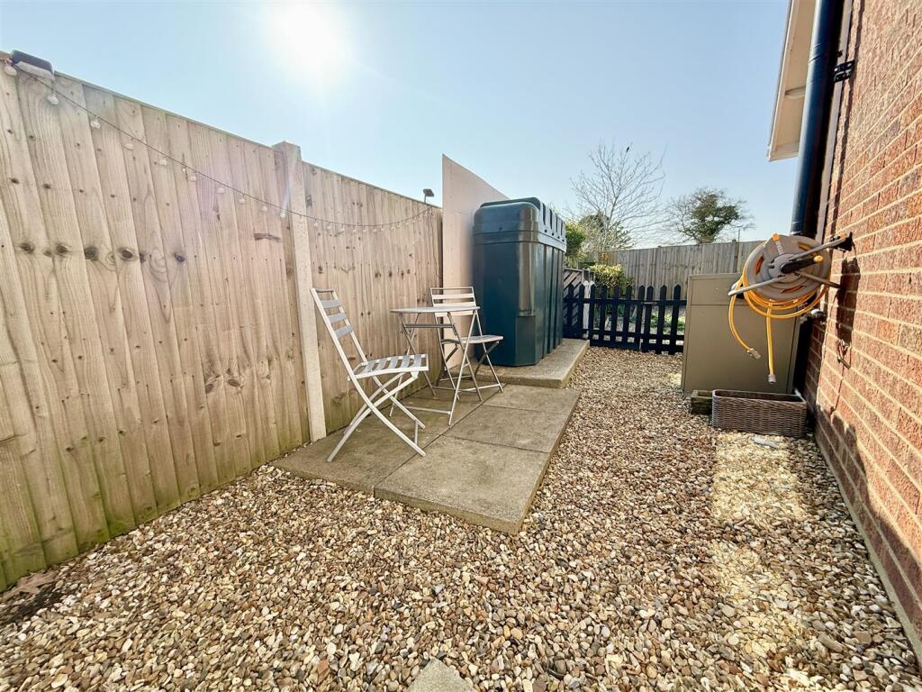 garden to side