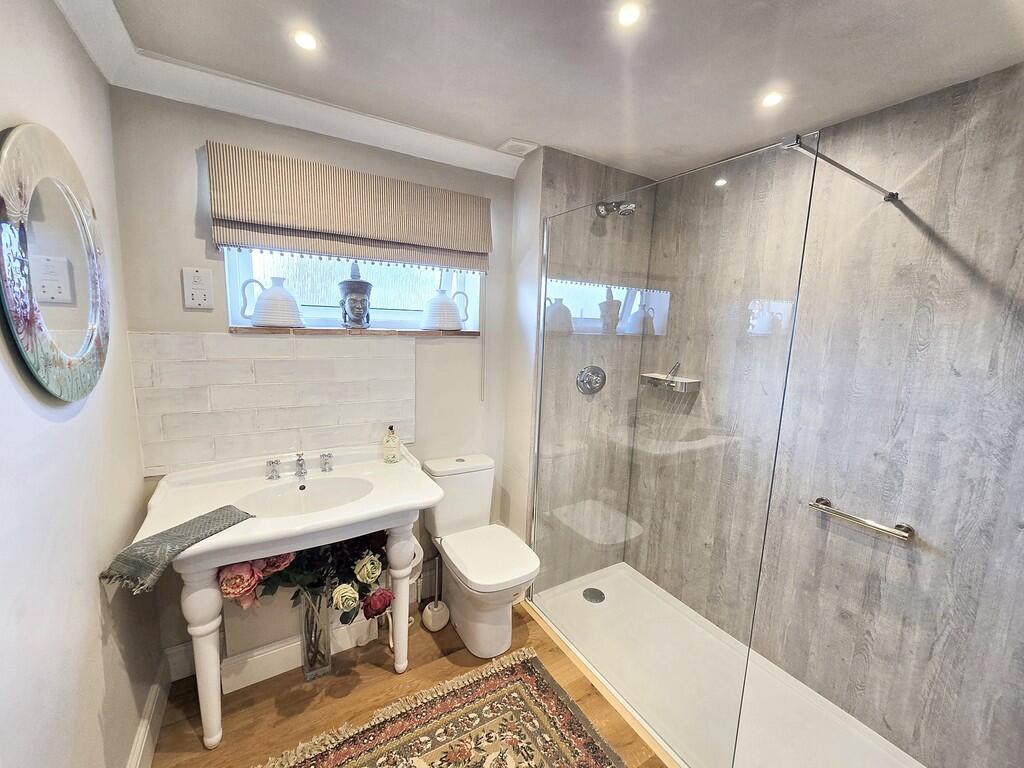 aldringham bathro...