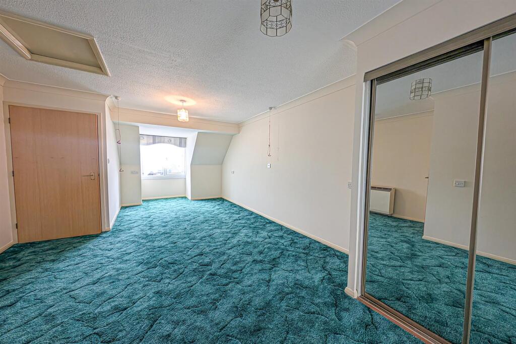PXL_20251111_133859543.RAW-01 bed.jpg