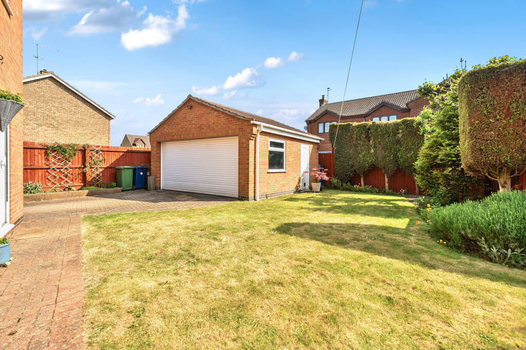 Double Garage &amp; Garden