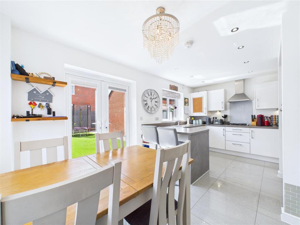 Harrier Way, Estate Agent, Burton on Trent (14).jp