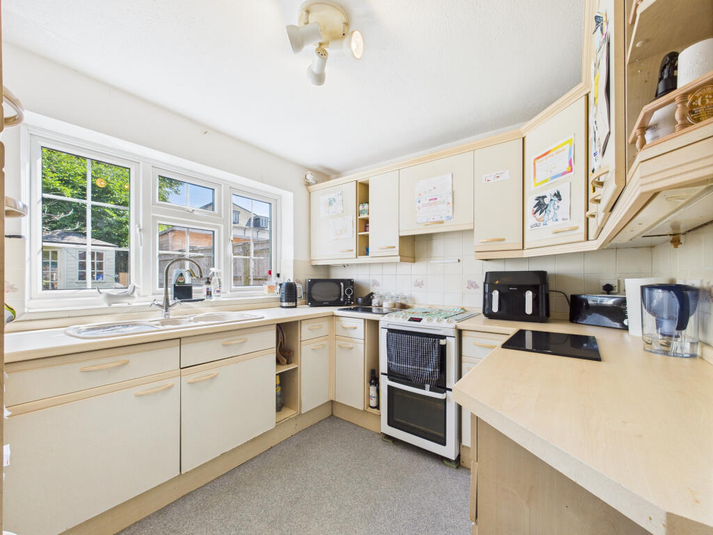 CAM01354G0-PR0558-STILL011