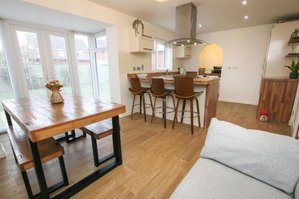 OPEN PLAN LIVING DINING KITCHEN