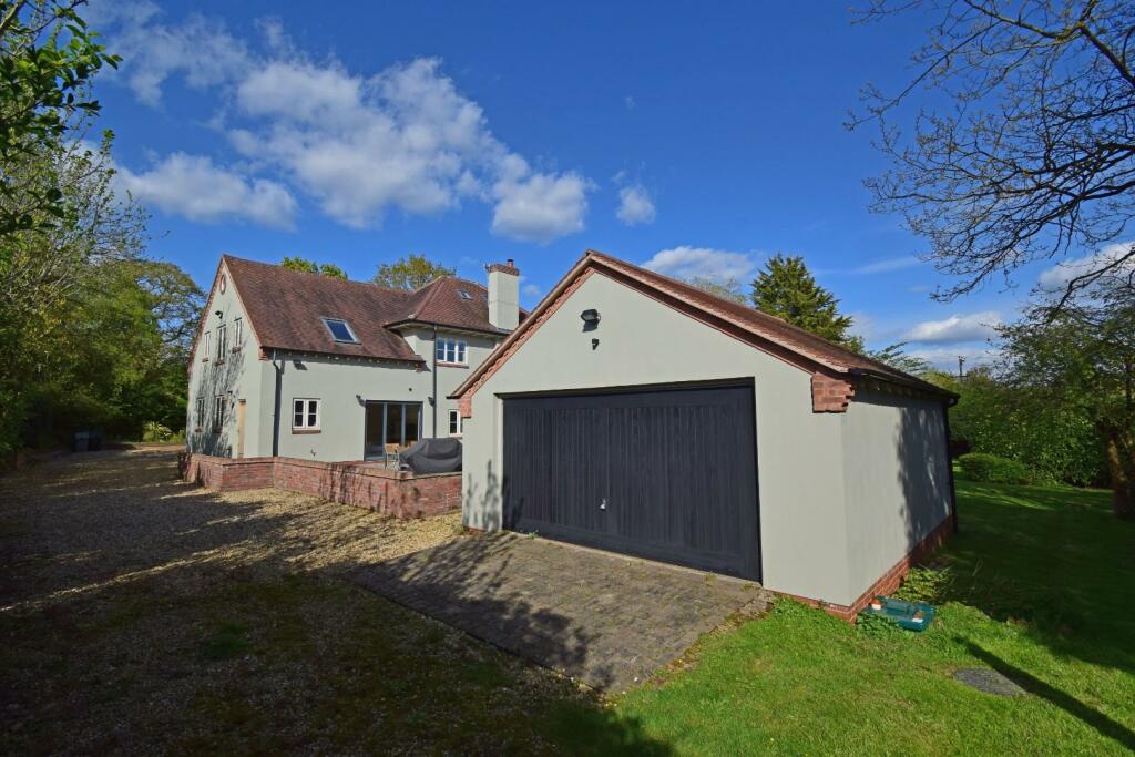 Ridgeway, garage a.jpg