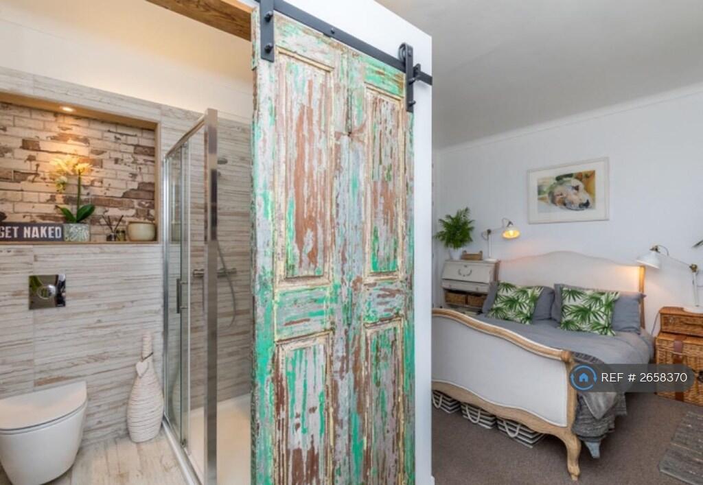 Master En-Suite