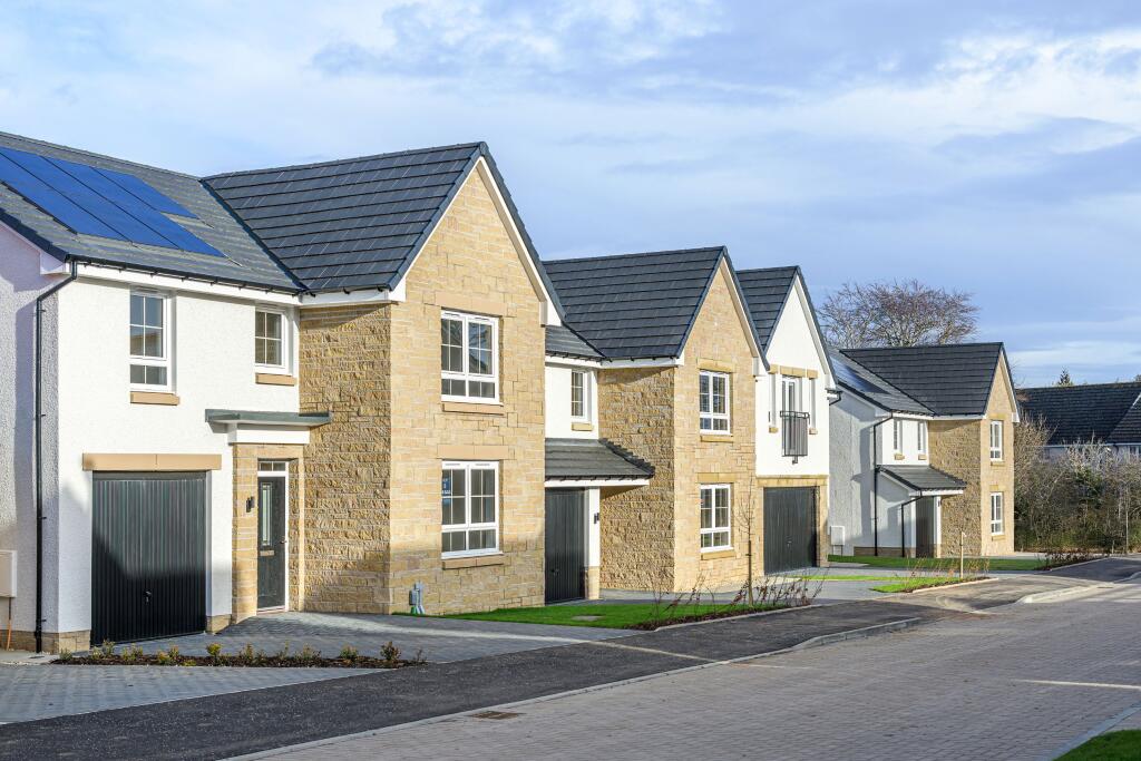 Street scene of detached homes