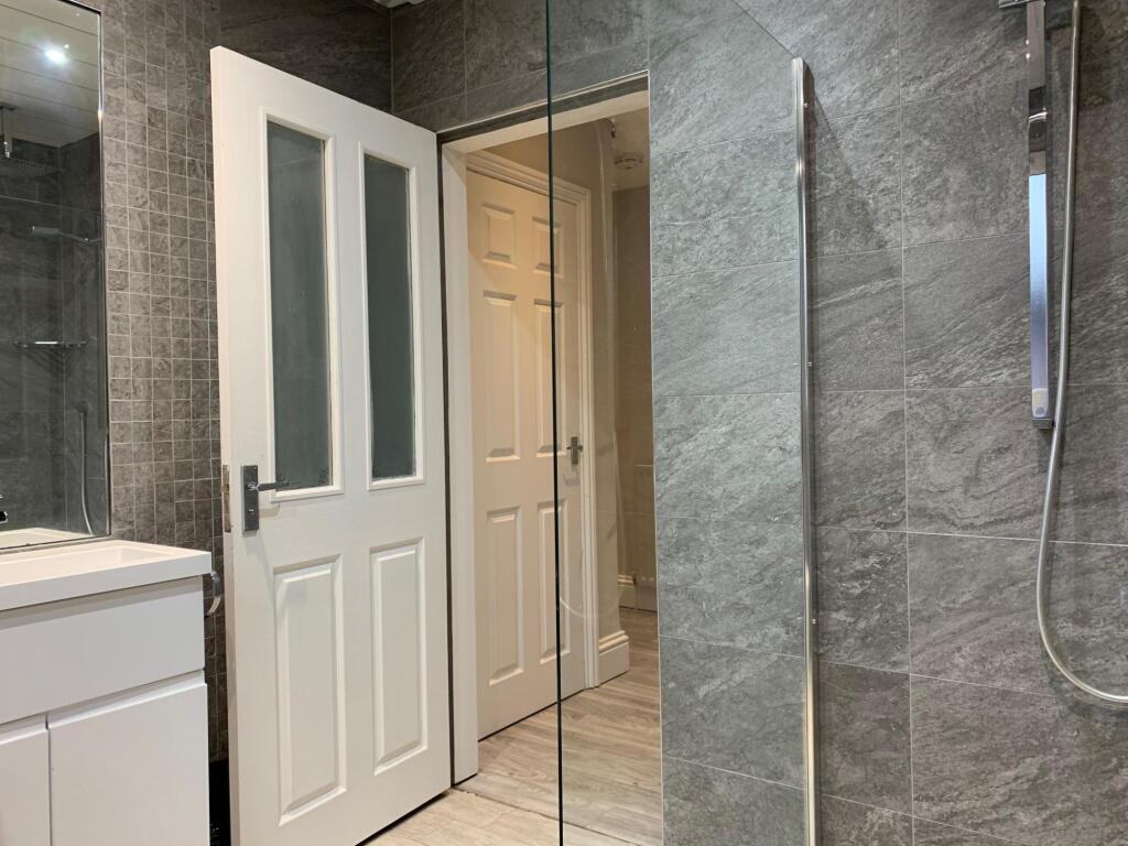 4994-20201214113549-bathroom-1