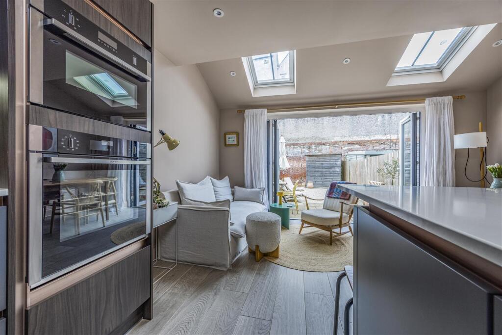 2 Cambridge Mews, Serpentine Road, Southsea-Portic
