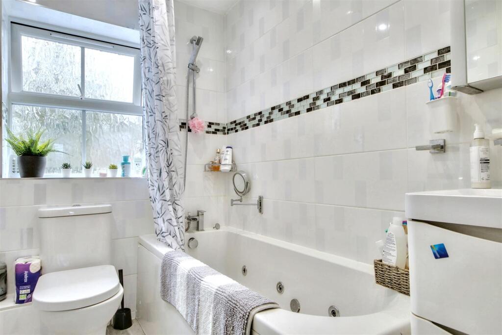 Bathroom.jpg