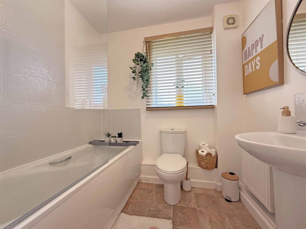 Piper Street 11 - Bathroom.jpg