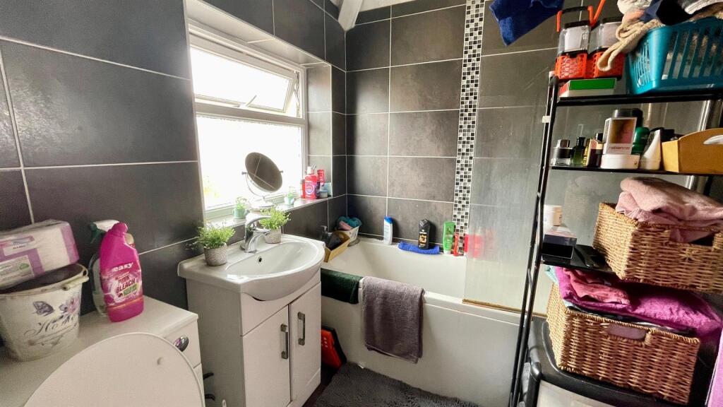 TILED 3-PIECE BATHROOM