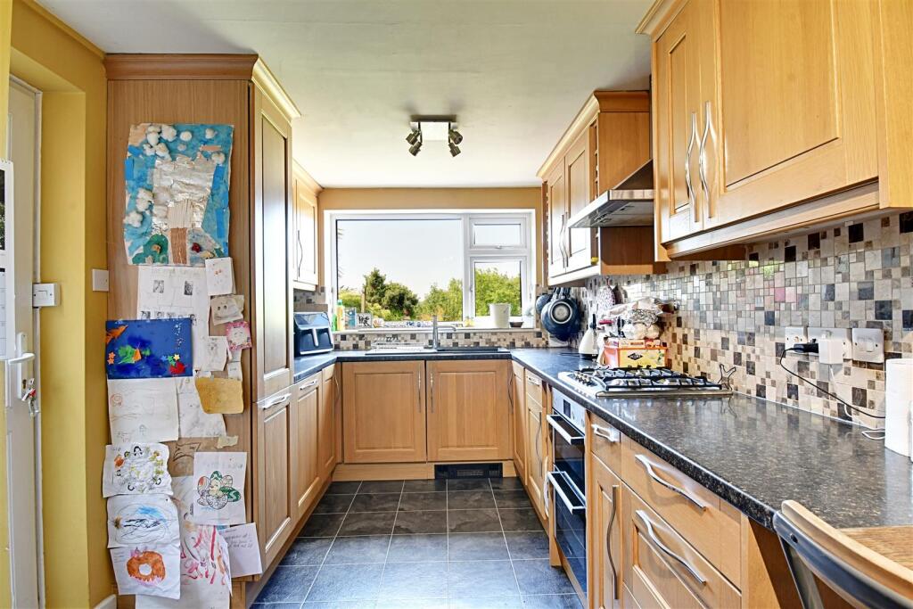 Kitchen 1.jpg