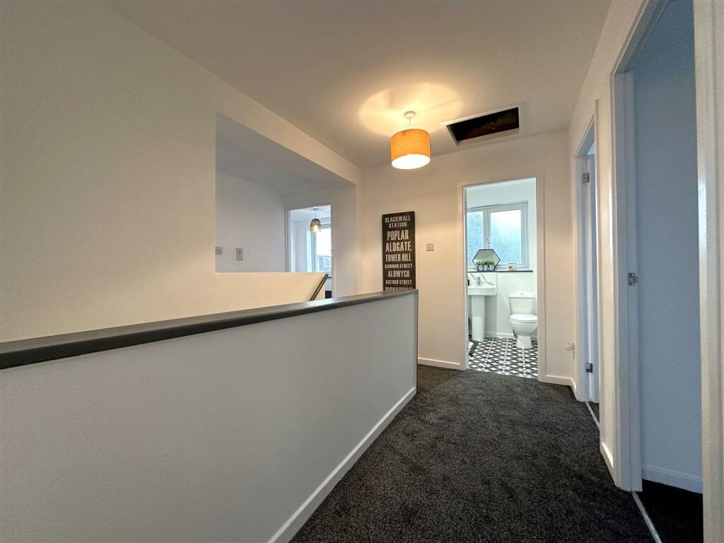 First Floor Landing 679