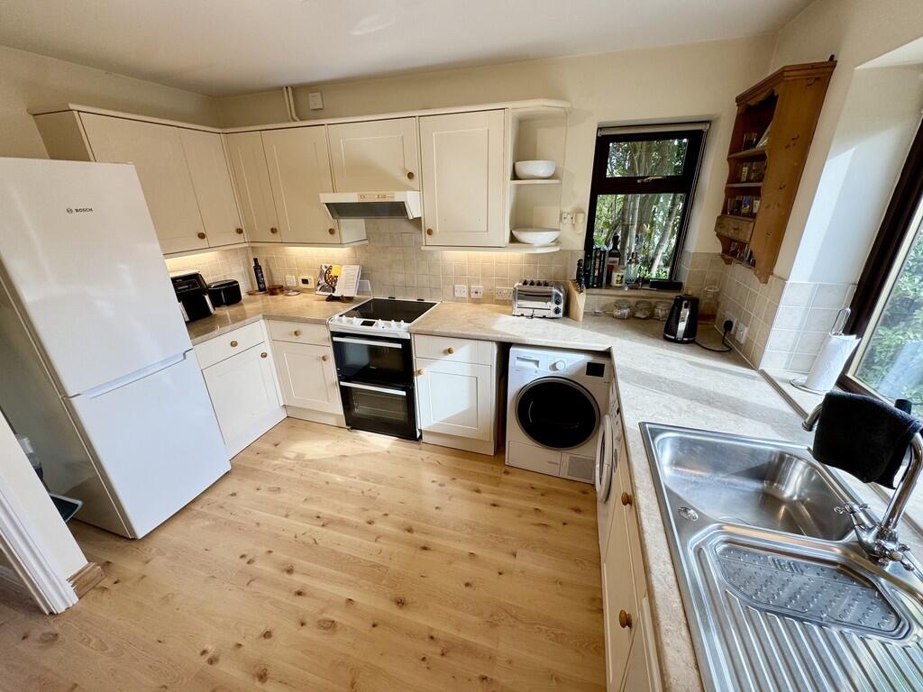 16 Little Manor G...