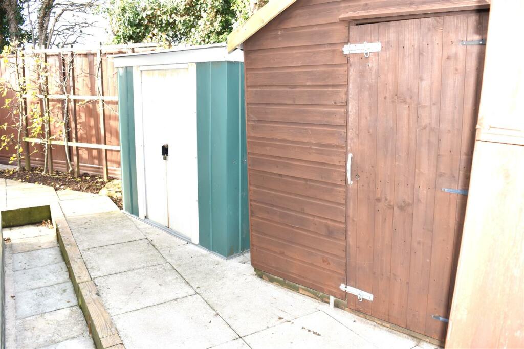 ENCLOSED PATIO GARDEN