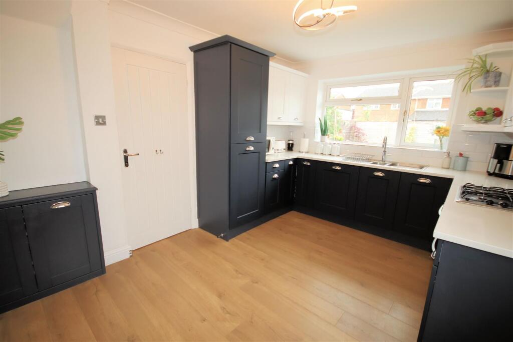 Fitted Kitchen/Breakfast Room
