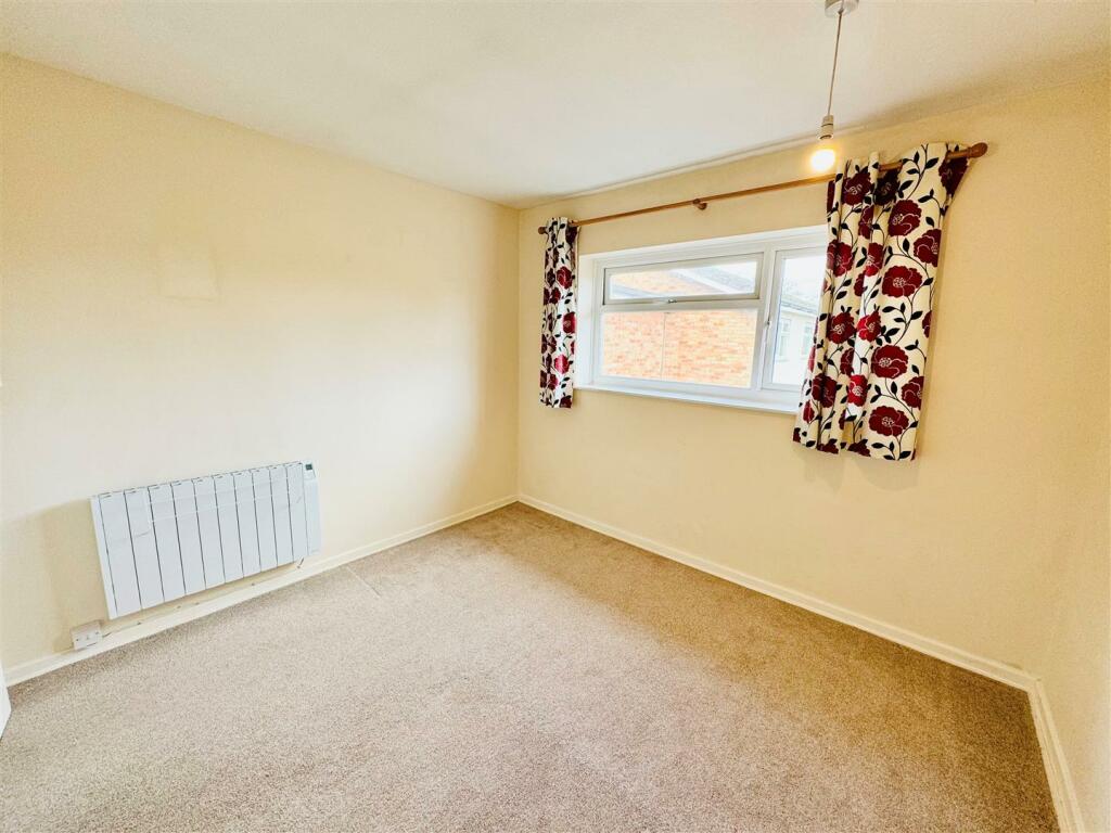 bedroom 2..jpg