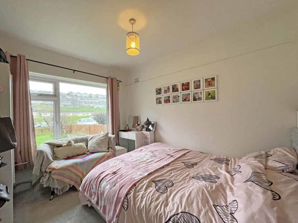 Laira Park Road 31 Bed 2.jpg