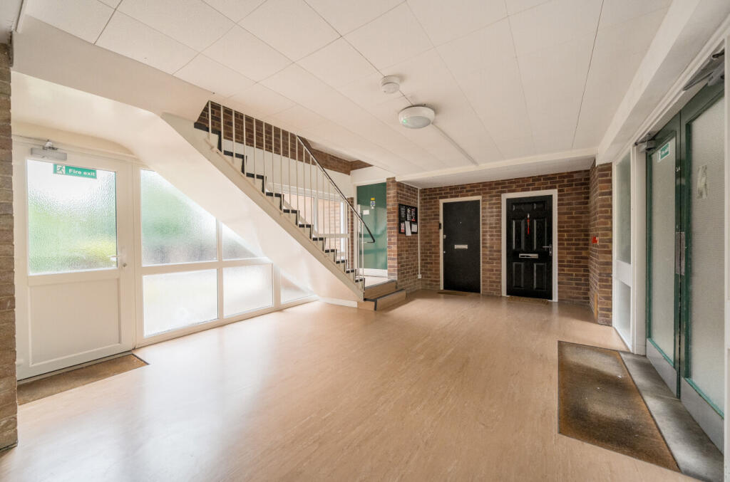 1324778-17-688384...