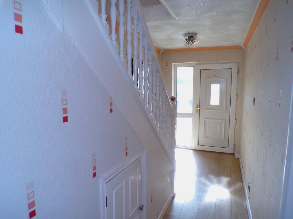 LeicesterRd86hall2.JPG