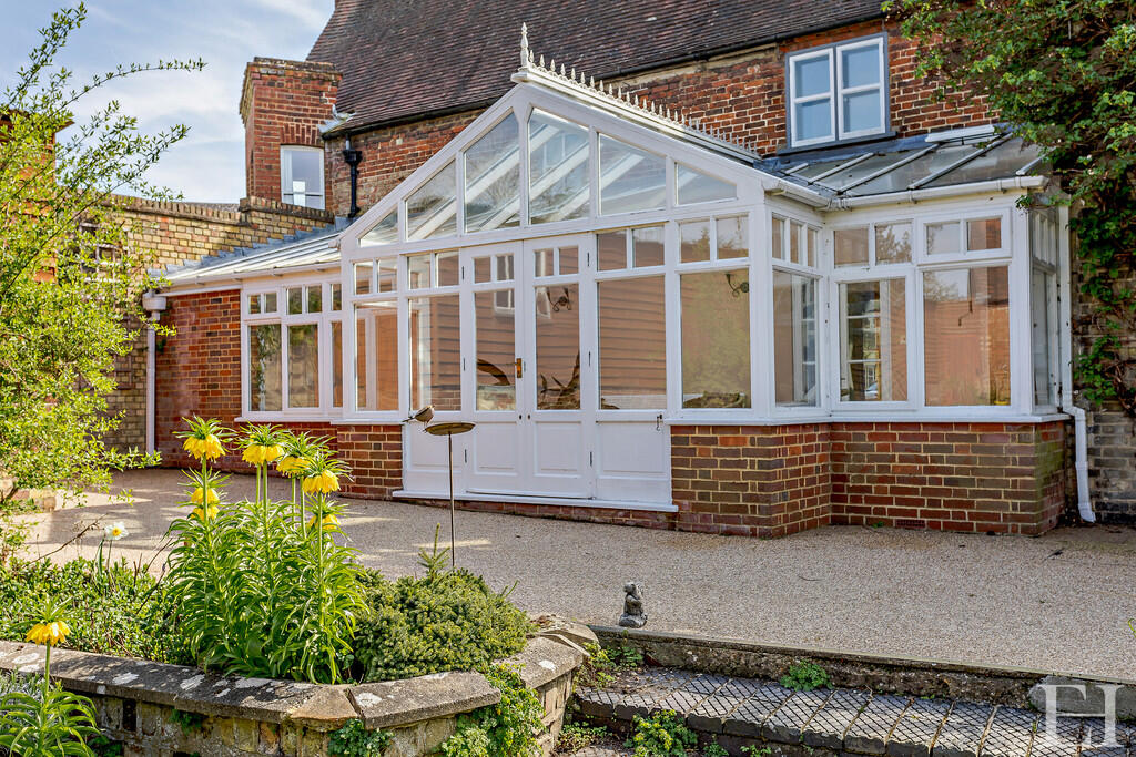 8642632-exteriorW...