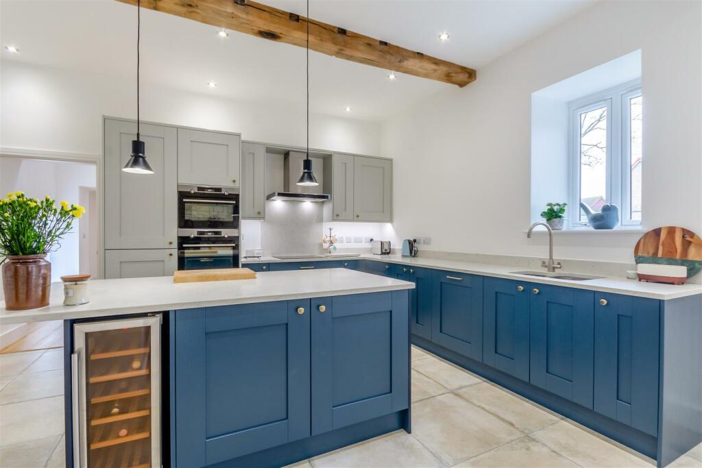 8583926-interior23.jpg