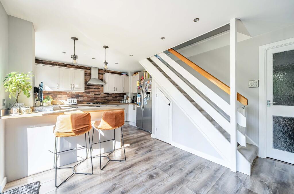 1361109-12-68dbdd...