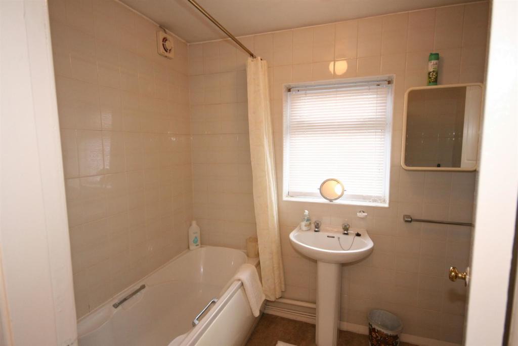 Bathroom Aspect 2