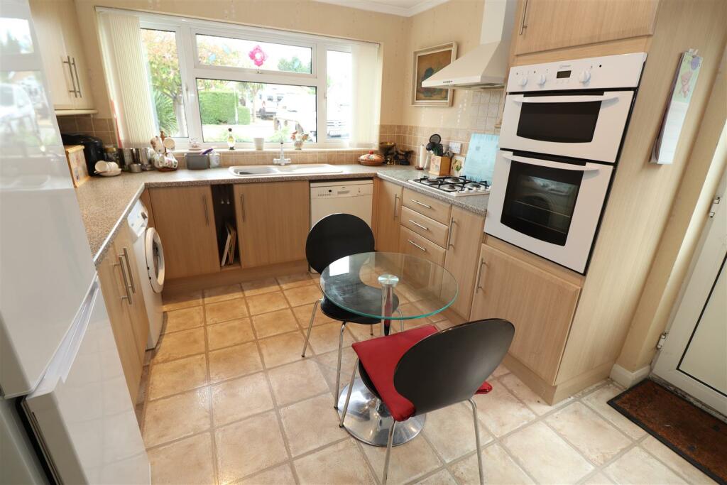 Kitchen / Breakfast Room