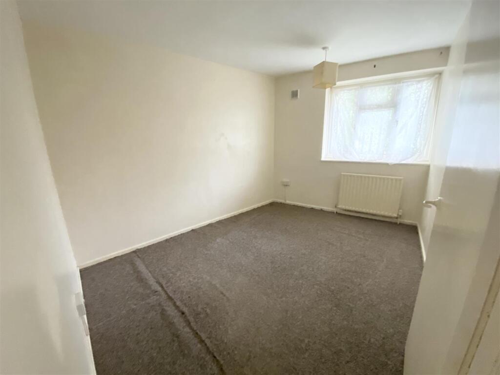 Bedroom 1.jpg