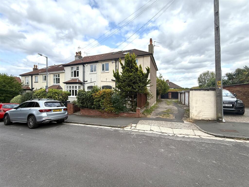 Garage 8 at Palmerston Road (3).JPG