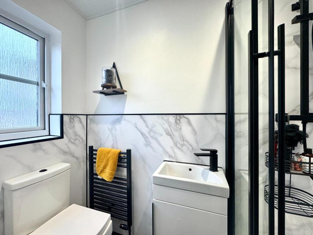 EN SUITE
