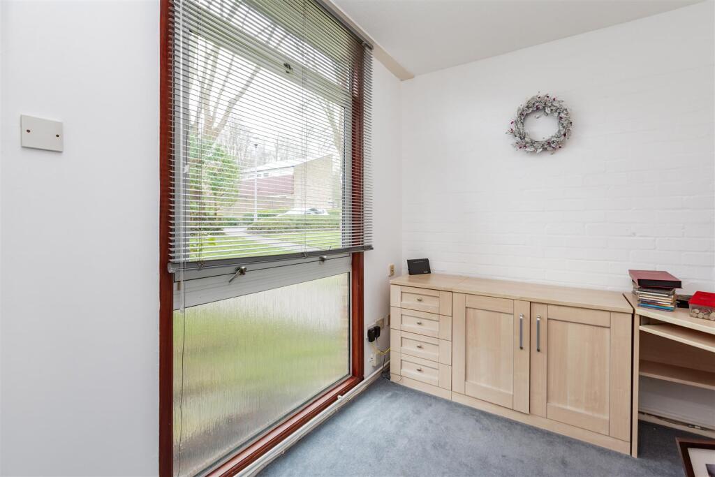 153 Knights Croft-HR7.jpg