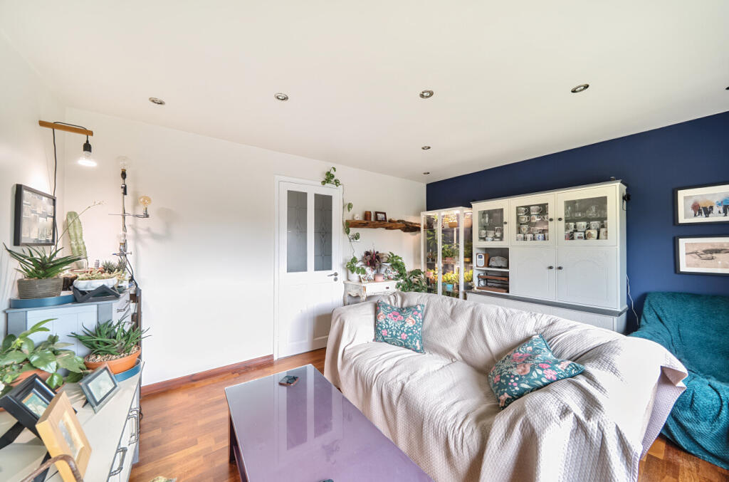 1304806-7-684aa0c...