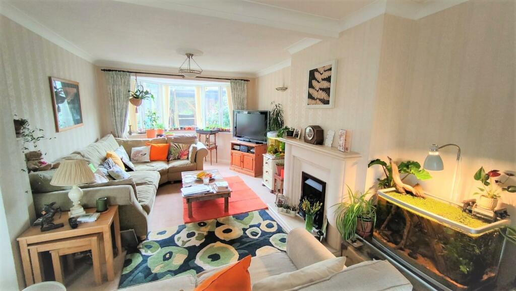 Living area.jpg