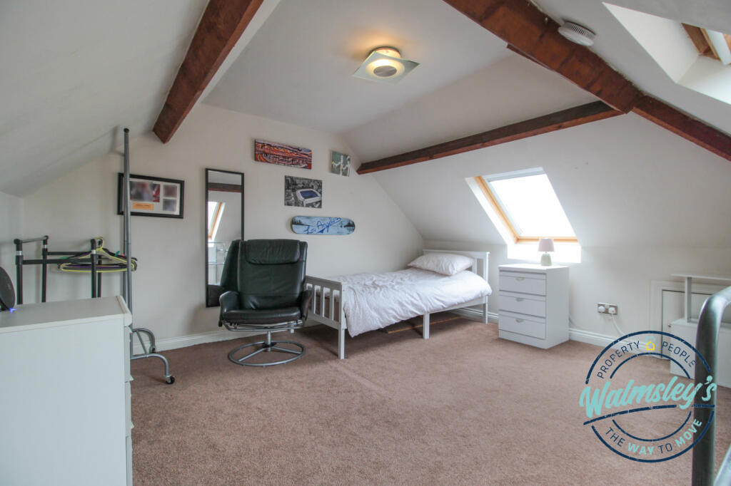 Loft room (stair ladder access)