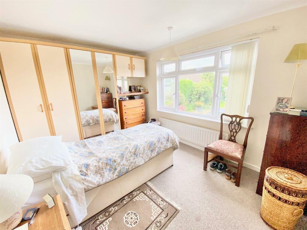 bed2.jpg