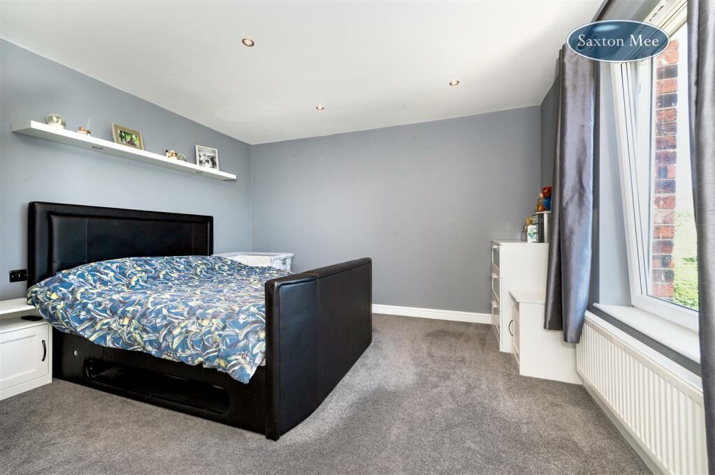 bed 1.jpg
