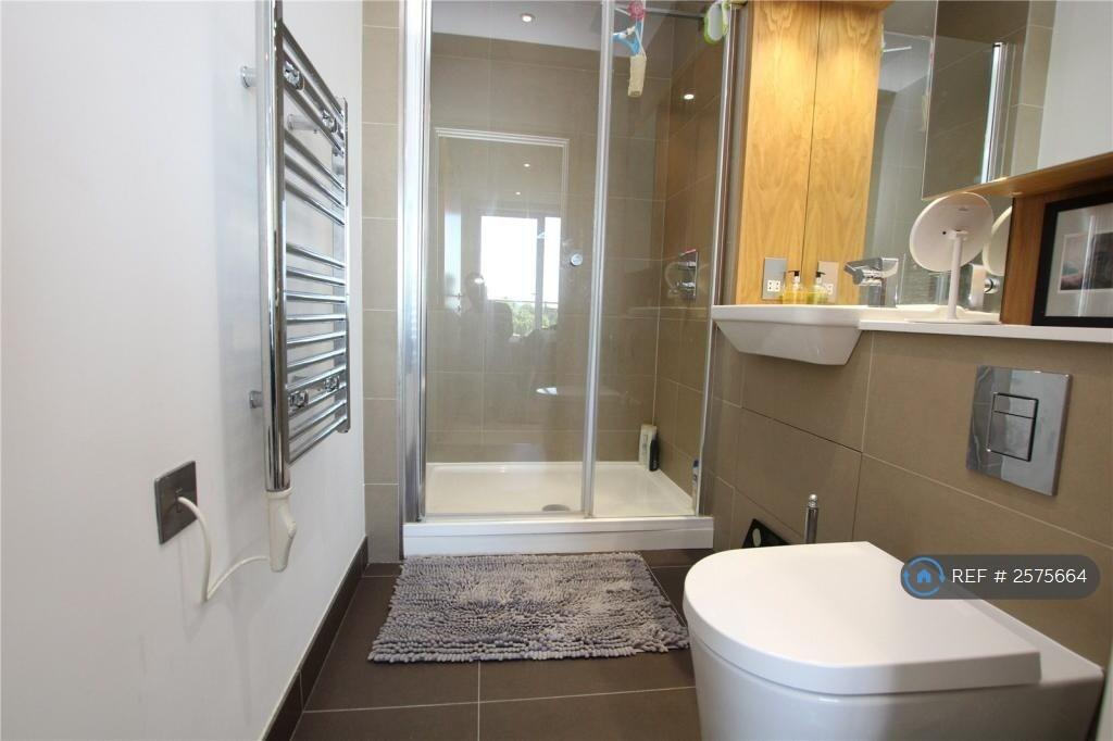 Master Bedroom En-Suite Bathroom