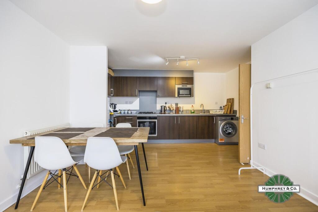 Two Bed Flat to Rent in Hawker Place E17