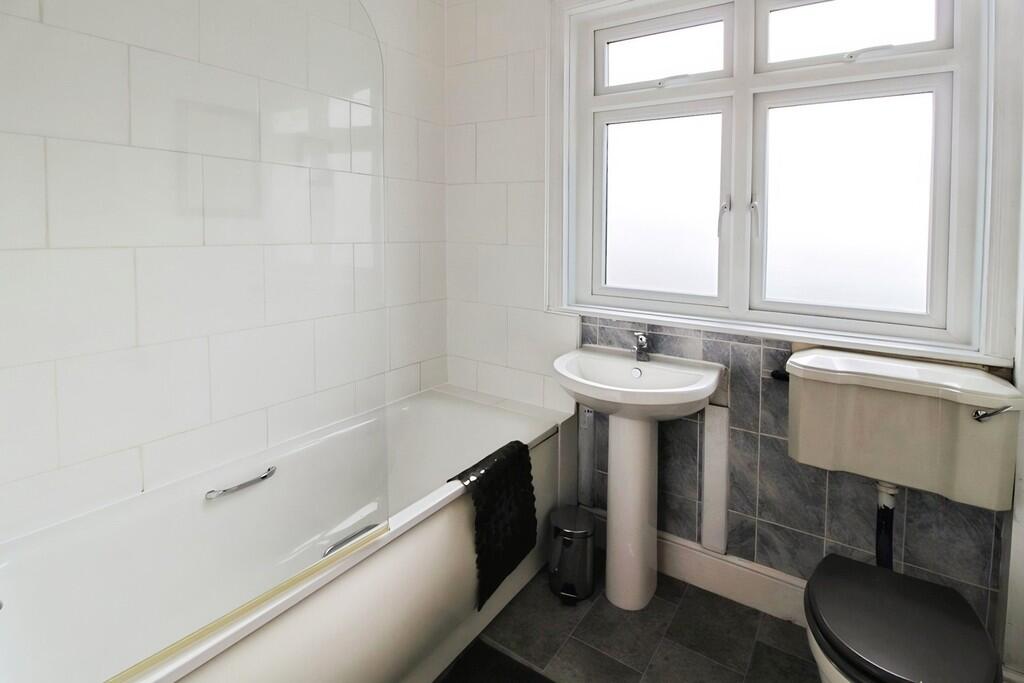 8f373401-bathroom...