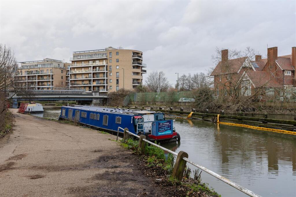 Lea Bridge Road