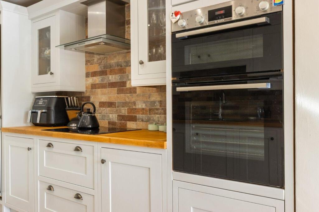 LIVING KITCHEN